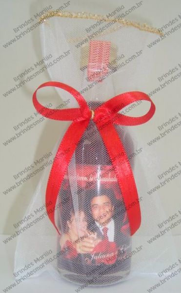 25 mini vinhos 50 ml personalizado para casamento